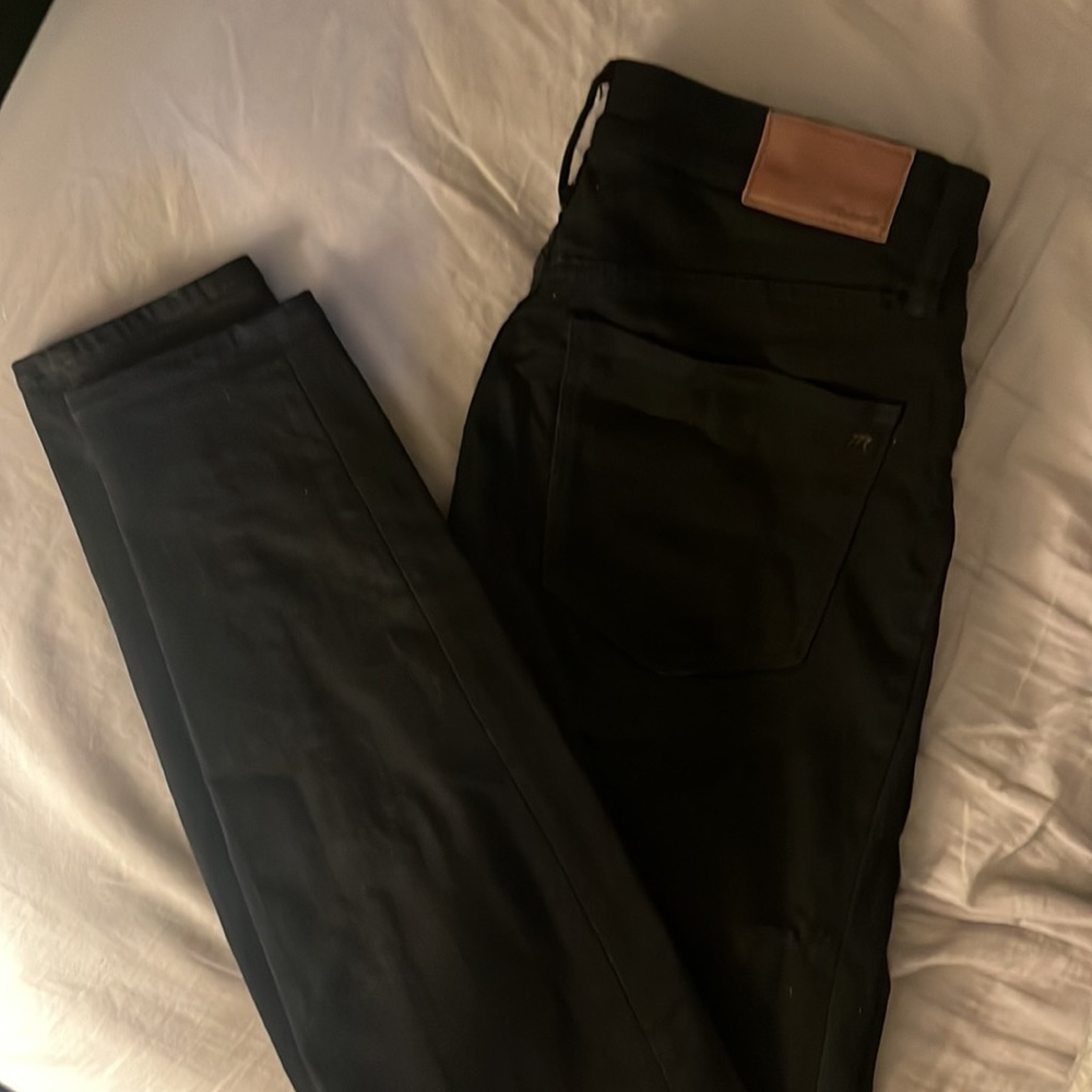 Madewell black 9” high rise skinny jeans. Size 28T. Excellent condition.